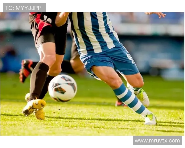 足球球星舔嘴唇瞬间成焦点 网友热议背后含义与魅力展现